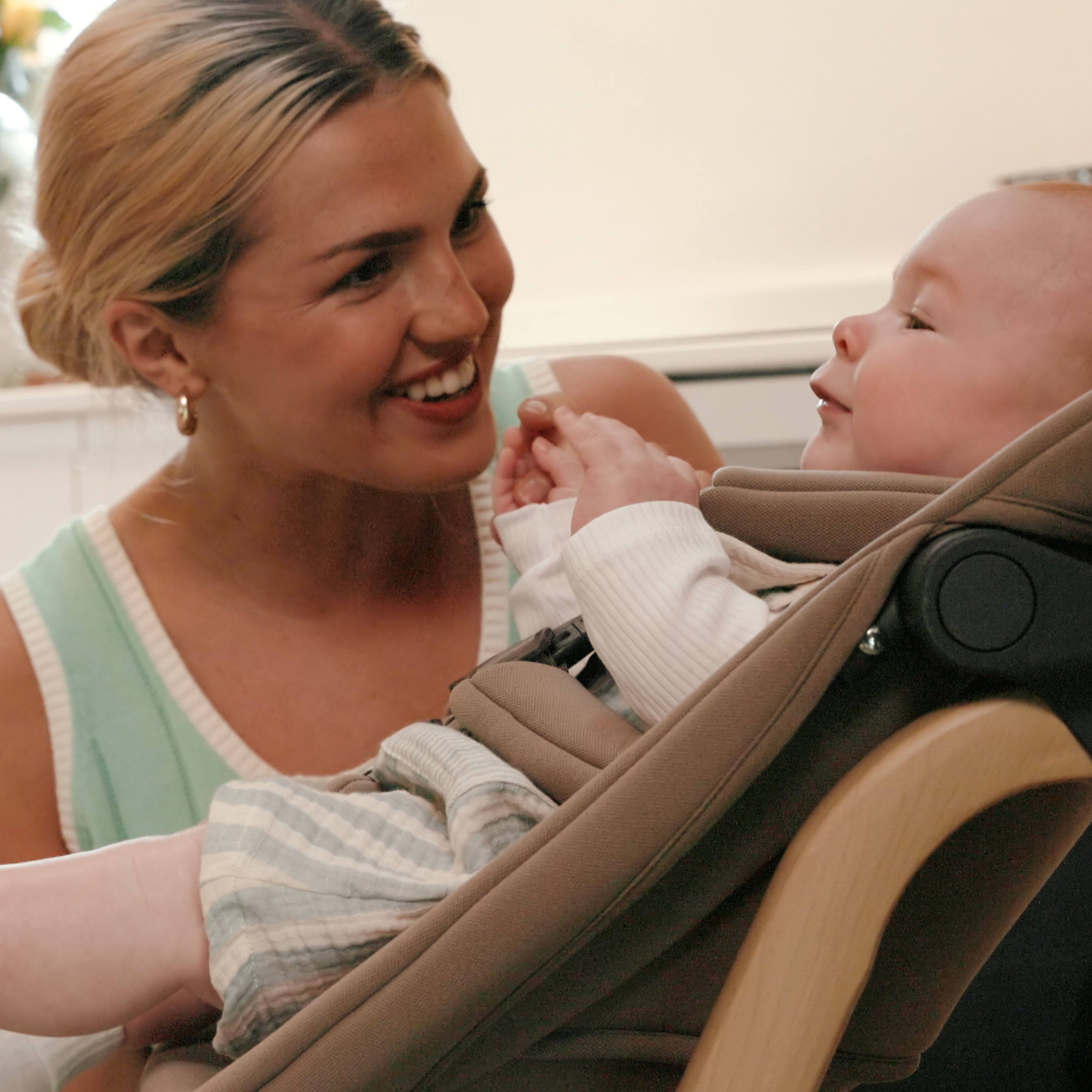 Nest & Nurture Highchair and Bouncer Bundle Biscuit