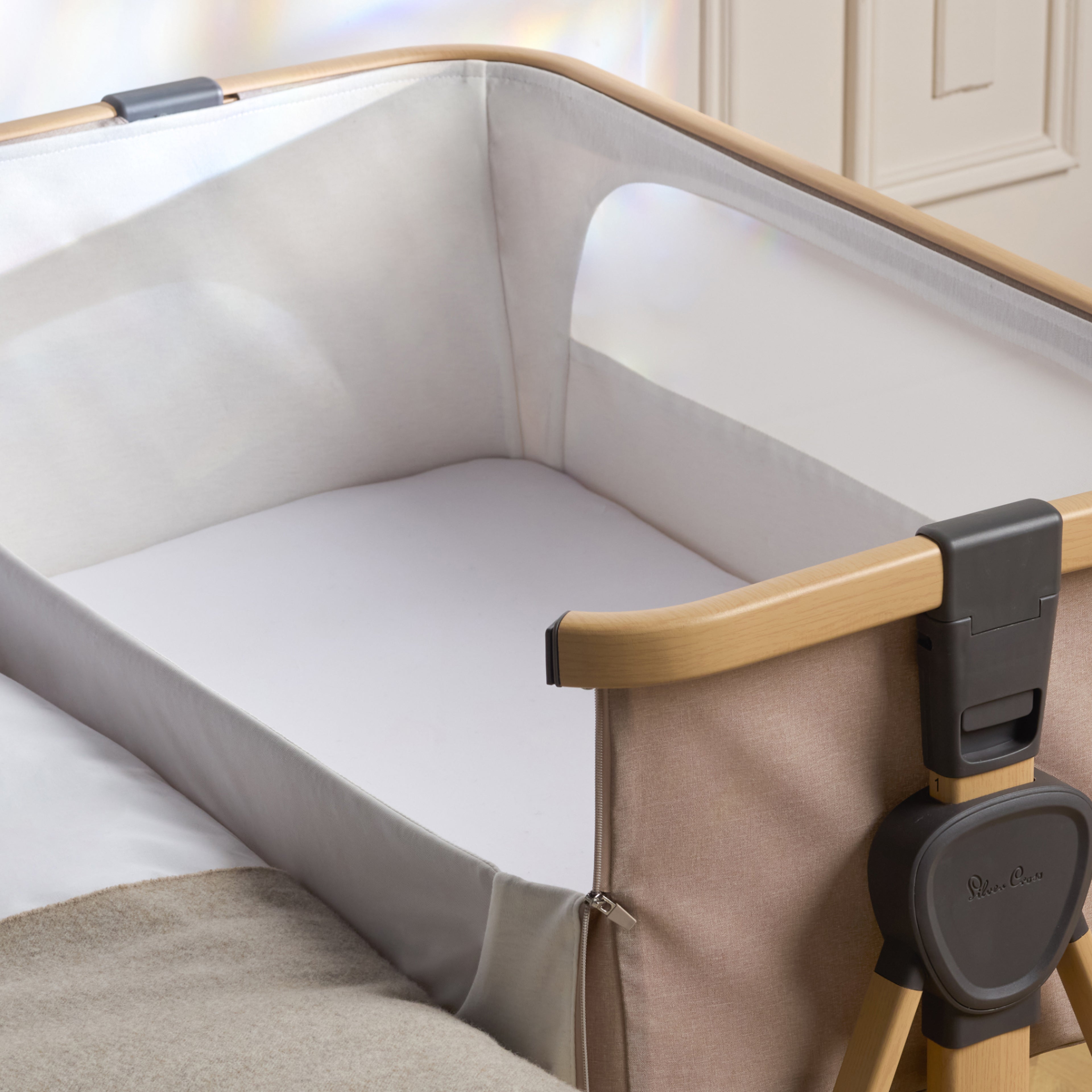 Lunar Bedside Crib Oatmeal