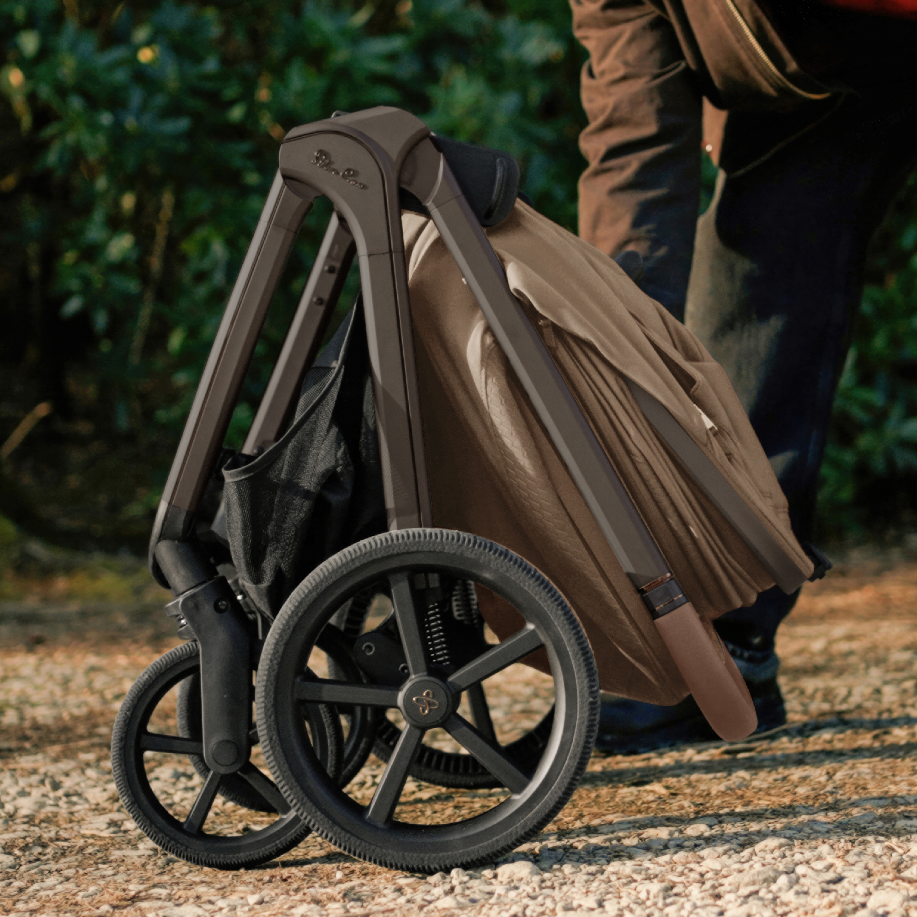 Cove 2 Maple Travel System Ultimate 360 Infant Carrier Iconic Black Bundle (10 piece)