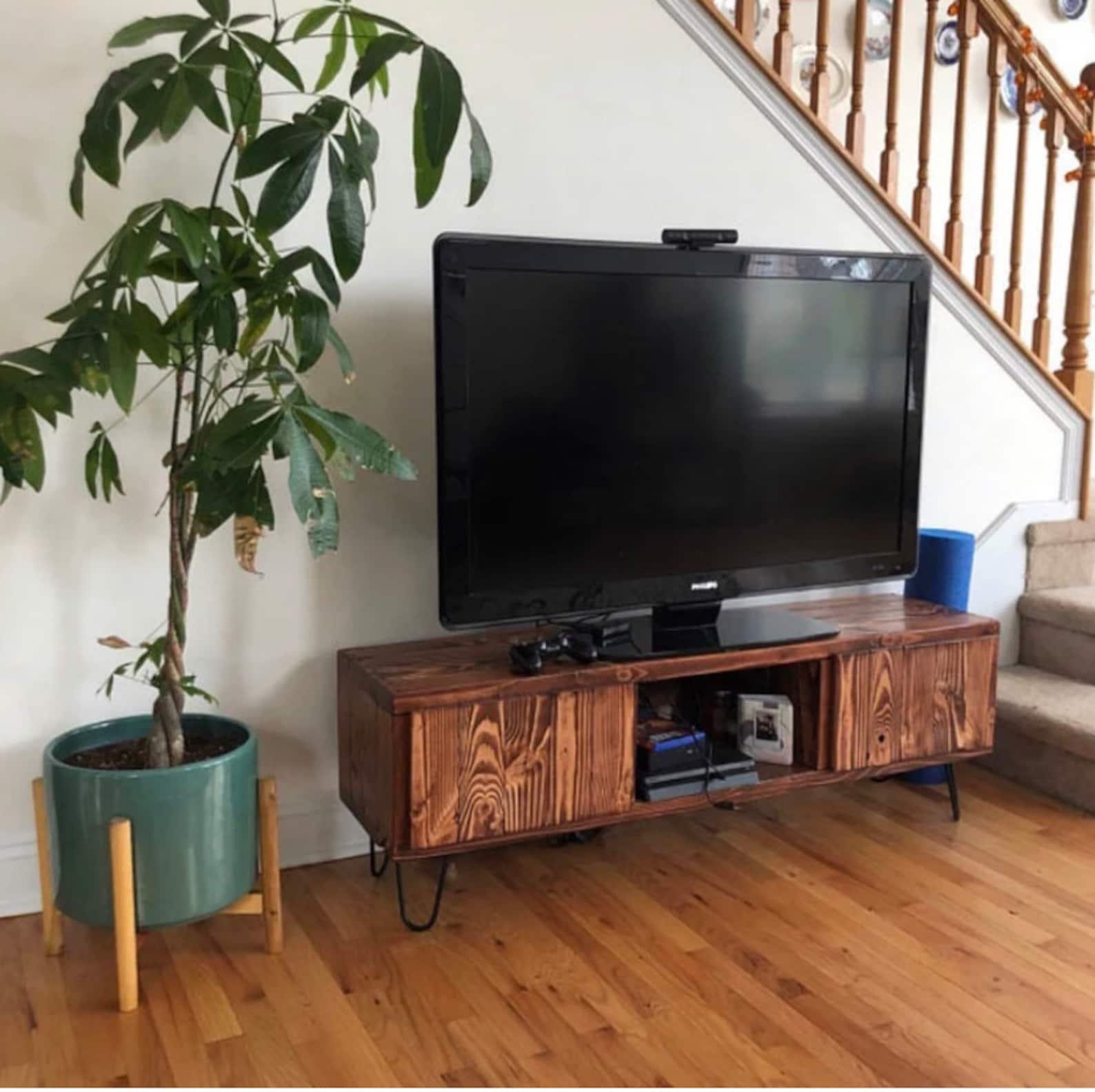 3Sec TV Stand with Doors