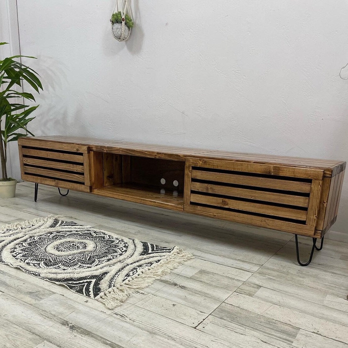 3Sec TV Stand with Modern Doors