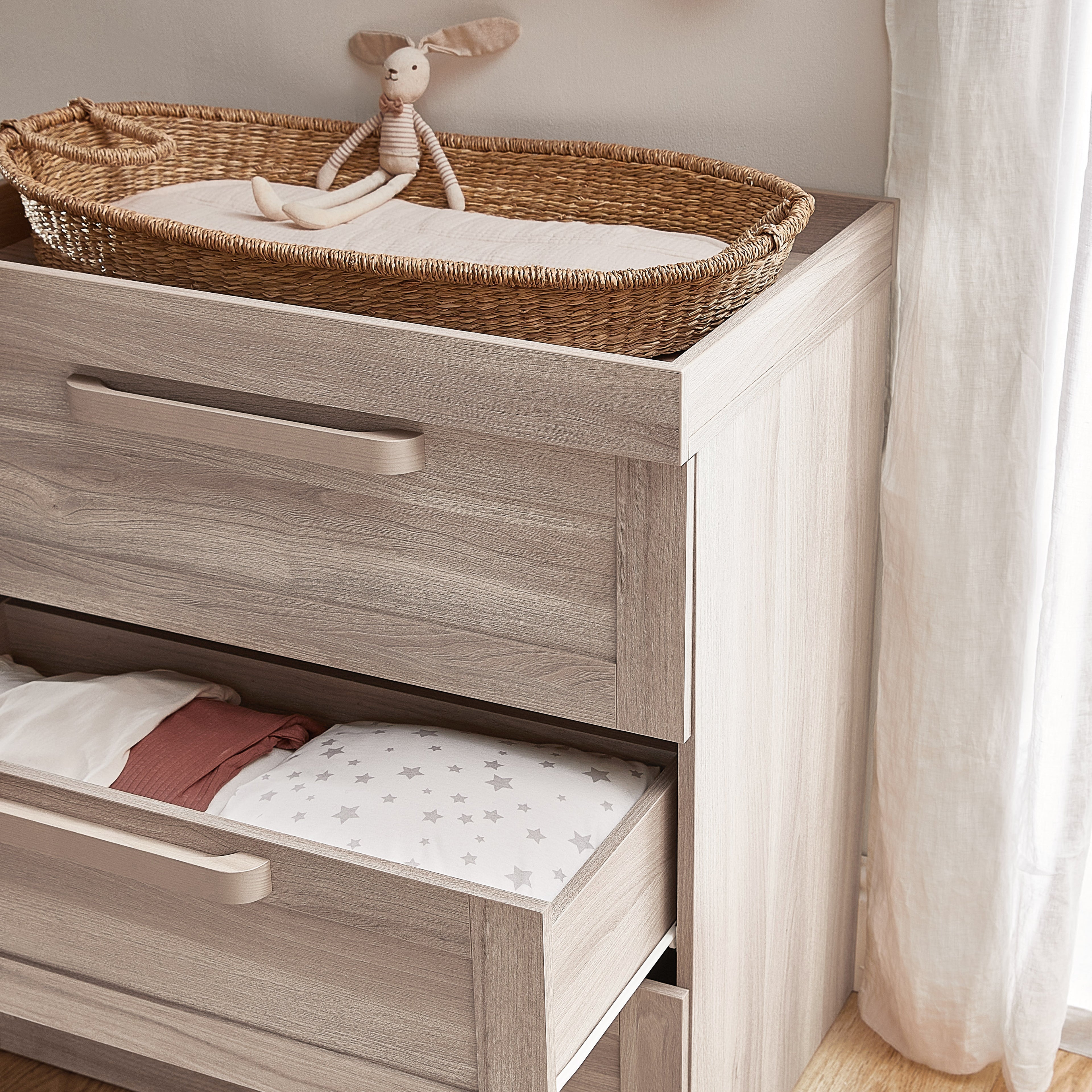 Bromley Oak 2 Piece Nursery Room Set With Mattress & Bedside Crib